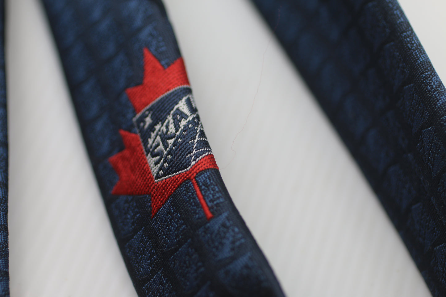 Monsieur Pierre Paris polyester CA00276 Skal Canadian Canada tie