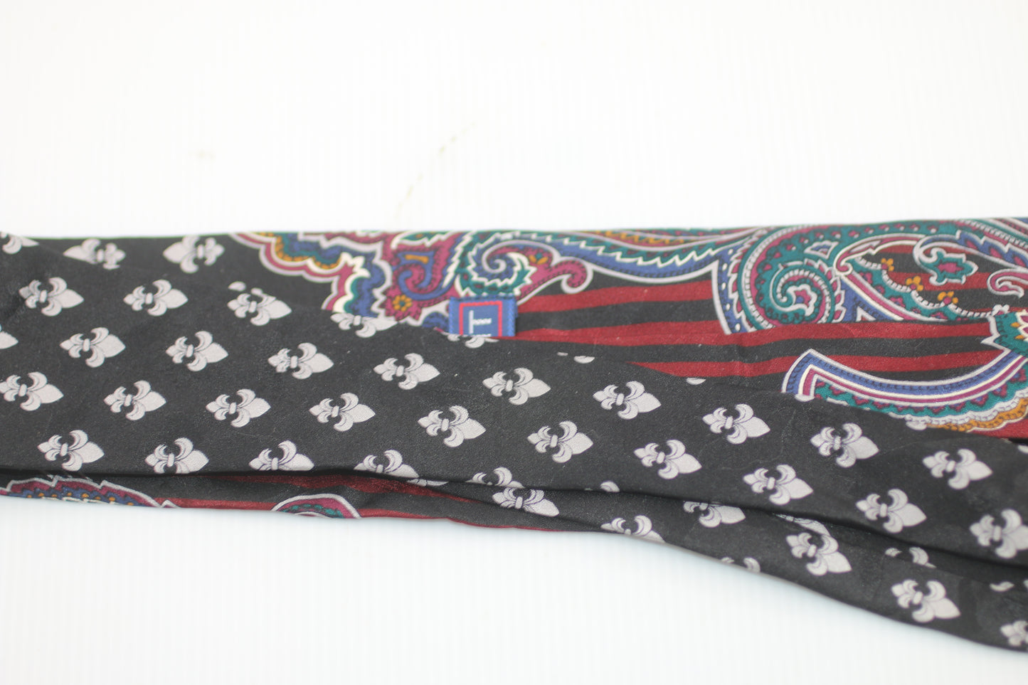 Gant all silk floral flowers logo tie slightly crumpled.