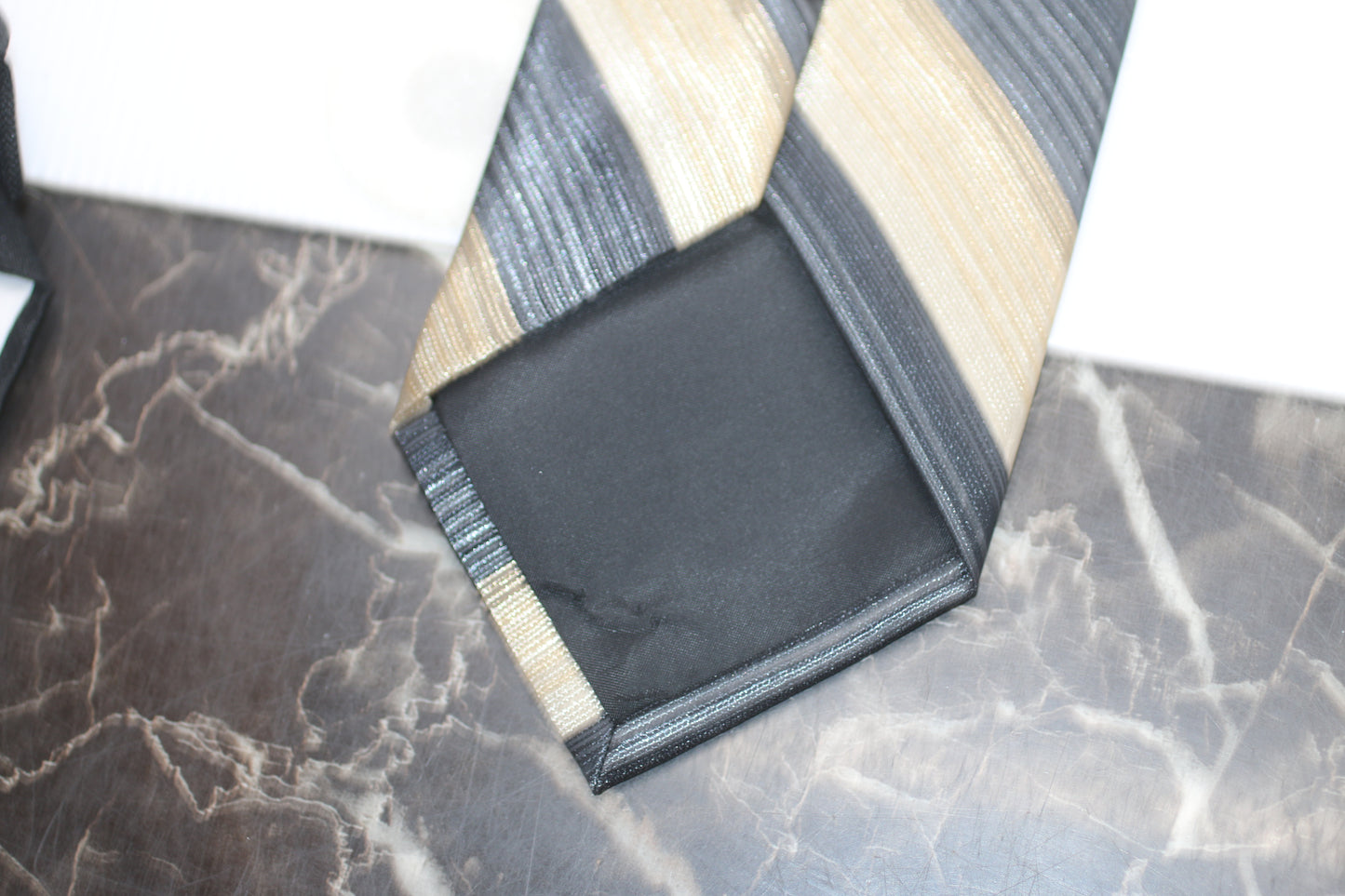 Agenda new york colored and ligned tie