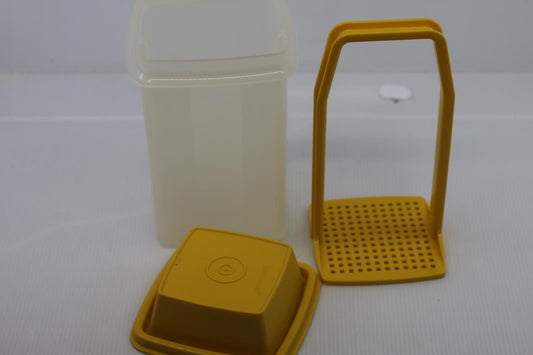 1970's Tupperware Pick-A-Deli Vintage Yellow / Clear - 1332-8 Pickle Elevator