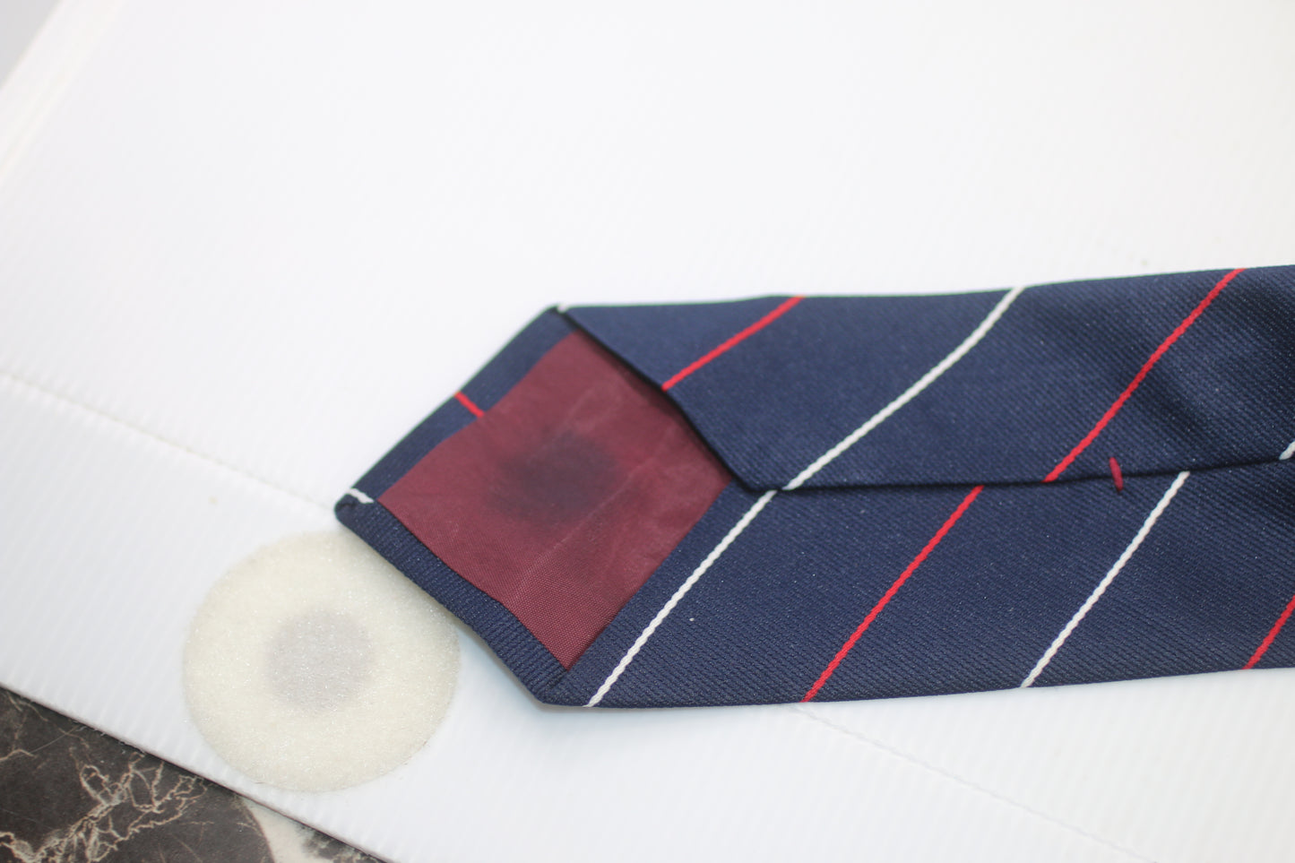 tIE aero Mode dark blue, red & white oblique line