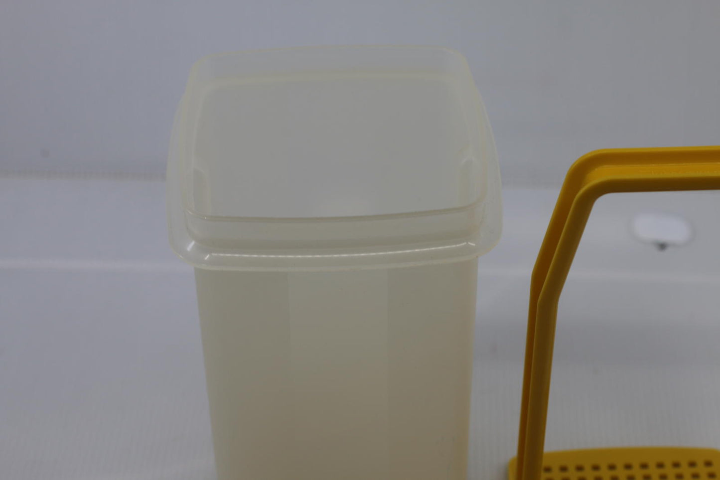 1970's Tupperware Pick-A-Deli Vintage Yellow / Clear - 1332-8 Pickle Elevator