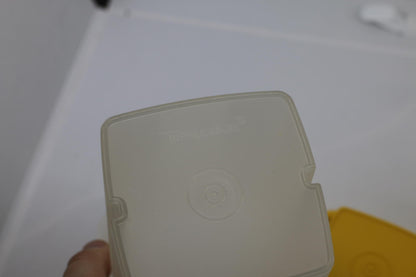 1970's Tupperware Pick-A-Deli Vintage Yellow / Clear - 1332-8 Pickle Elevator