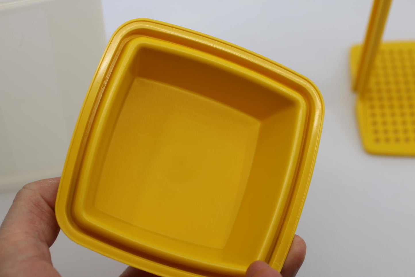 1970's Tupperware Pick-A-Deli Vintage Yellow / Clear - 1332-8 Pickle Elevator