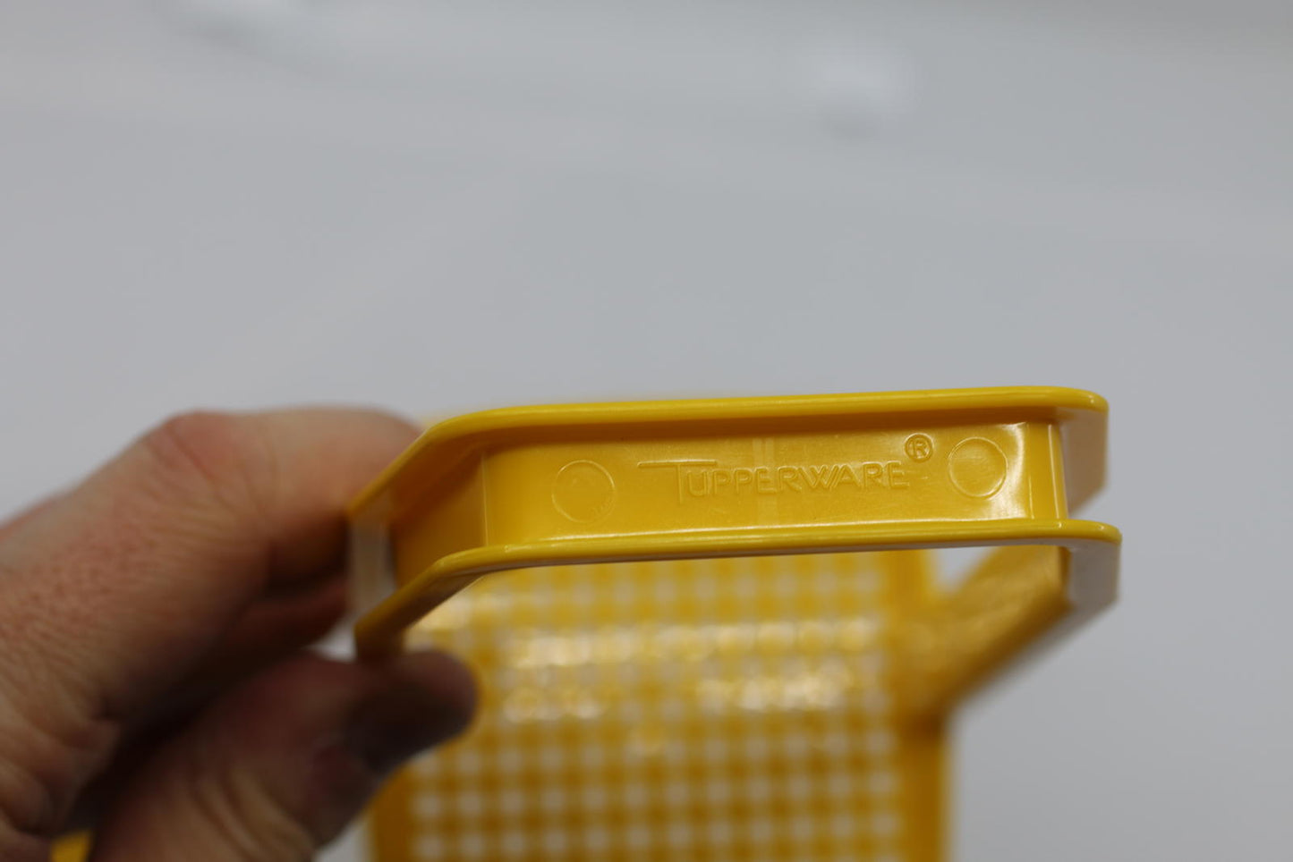 1970's Tupperware Pick-A-Deli Vintage Yellow / Clear - 1332-8 Pickle Elevator