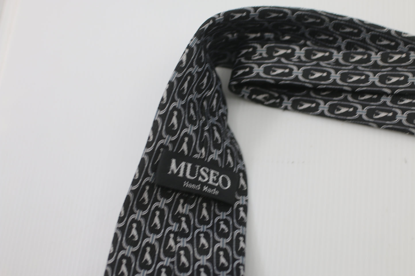 tie 100% Polyester made in Korea museo hand made Dog logo motif