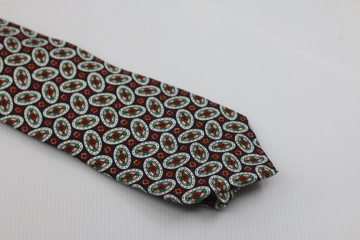 Guy Laroche Paris Red and Oval logo motif tie