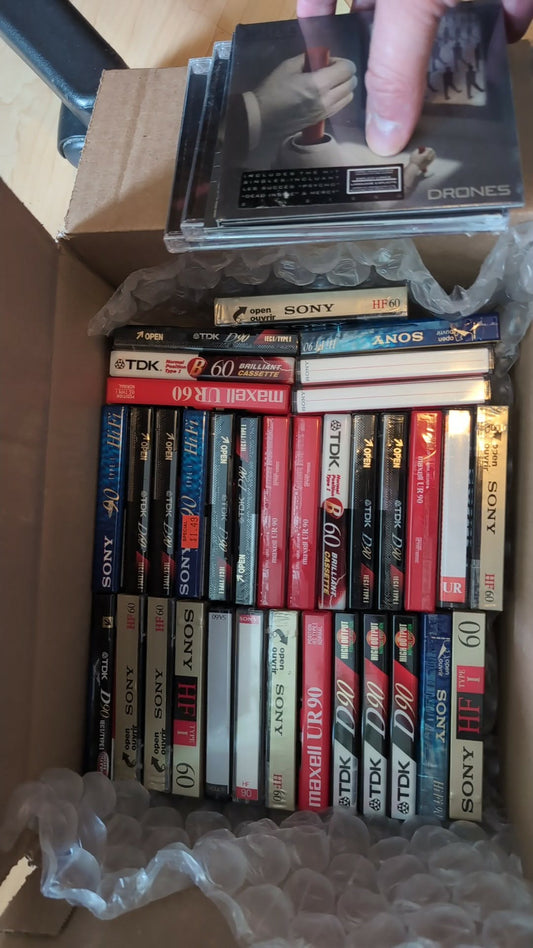 HUGE LOT CASSSETTE CD sOLD