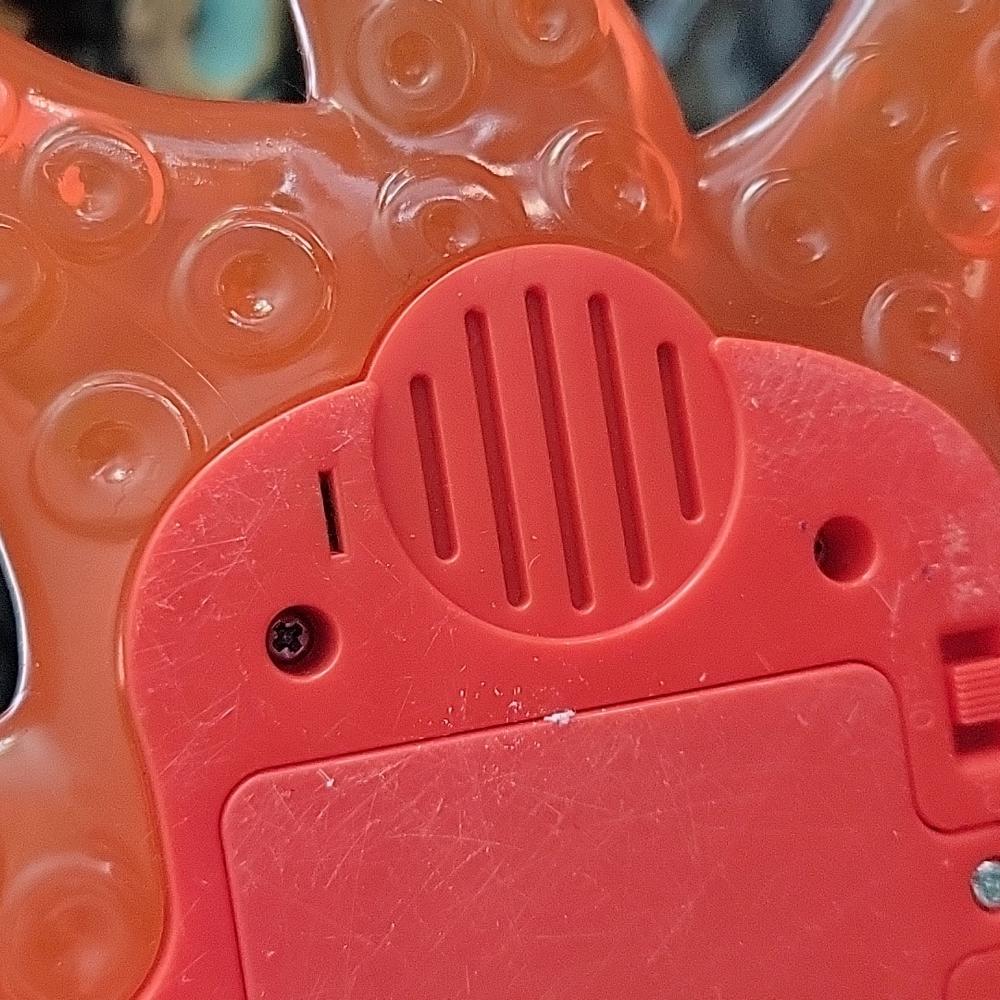 Disney Finding Dory Change and Chat Hank Octopus Talking Light Up Color 2016