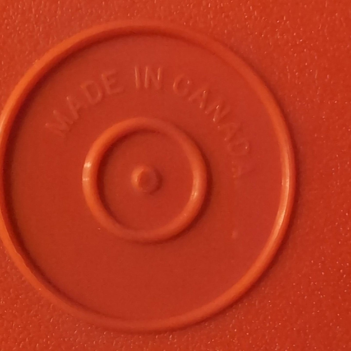 Tupperware Vintage Square Plates Set – 6 Pieces (5 Orange + 1 Yellow)