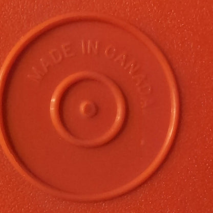 Tupperware Vintage Square Plates Set – 6 Pieces (5 Orange + 1 Yellow)