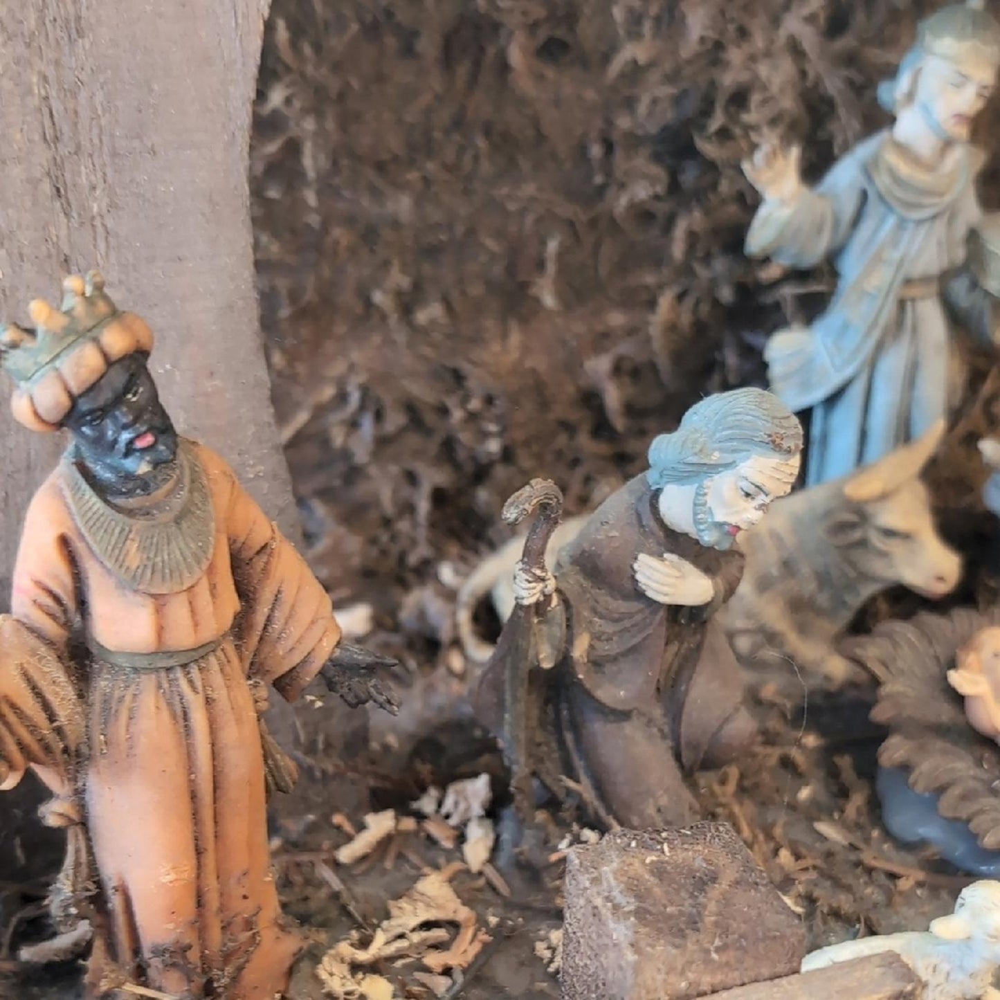 Rustic Nativity Scene Set with Colorful Figures Christmas Tree Jesus Creche Vtg