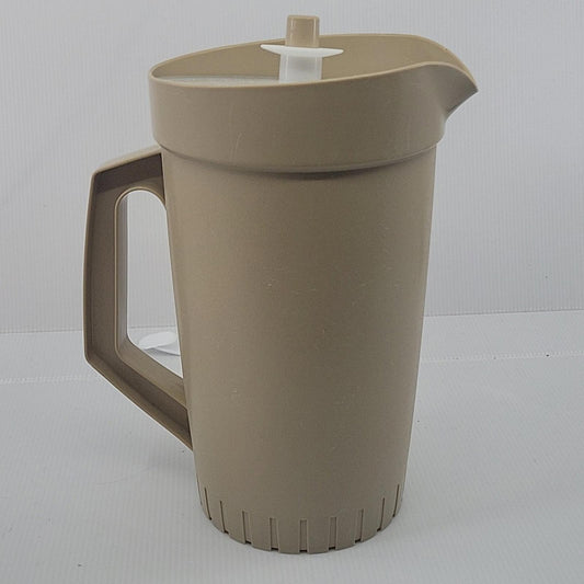 Vintage Tupperware Pitcher Half Gallon (2 qt) Tan Push Button Seal Lid #800-1