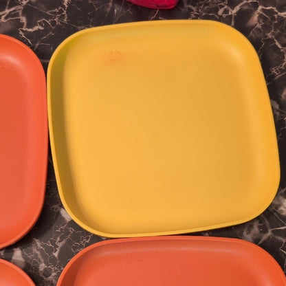 Tupperware Vintage Square Plates Set – 6 Pieces (5 Orange + 1 Yellow)