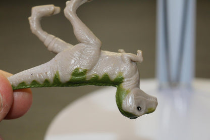 Jurassic Park The Lost World T-REX HATCHLING Figure, Ian Malcolm Accessory 1996