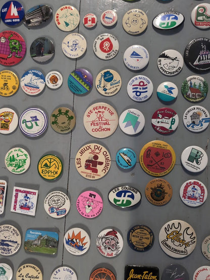 Gros lot de macarons vintage 125+ pièces Québec Sport Municipalités Canada Ville