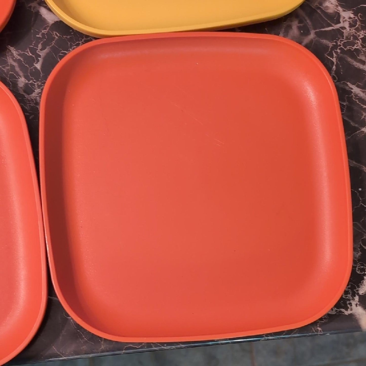 Tupperware Vintage Square Plates Set – 6 Pieces (5 Orange + 1 Yellow)