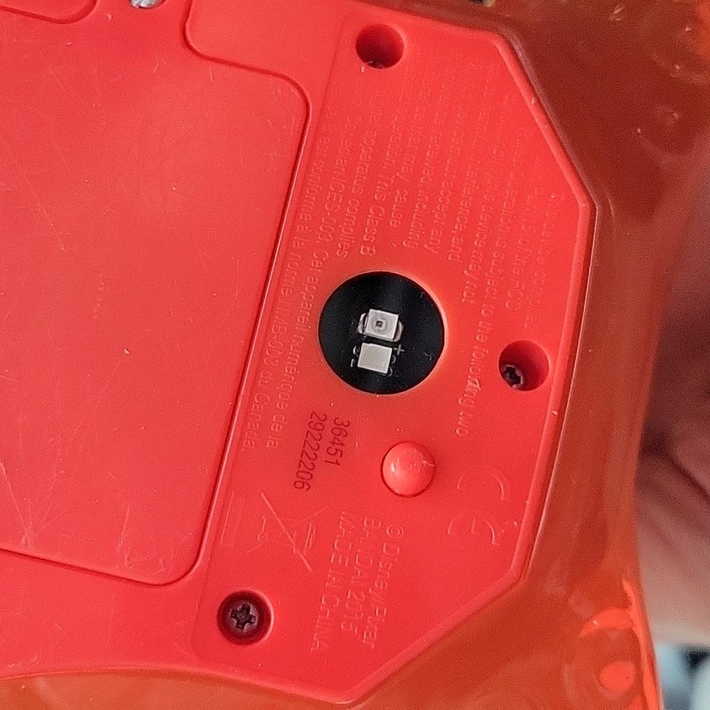 Disney Finding Dory Change and Chat Hank Octopus Talking Light Up Color 2016