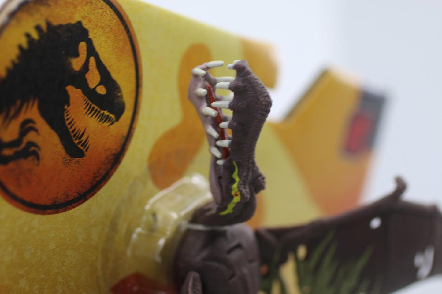 Jurassic World Chaos Theory THAPUNNGAKA 7" Dinosaur Action Figure - NEW READ!