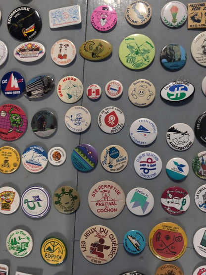 Gros lot de macarons vintage 125+ pièces Québec Sport Municipalités Canada Ville