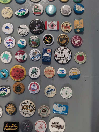 Gros lot de macarons vintage 125+ pièces Québec Sport Municipalités Canada Ville