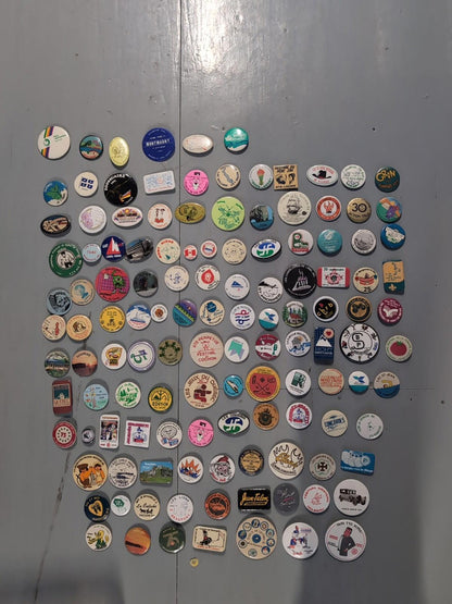 Gros lot de macarons vintage 125+ pièces Québec Sport Municipalités Canada Ville