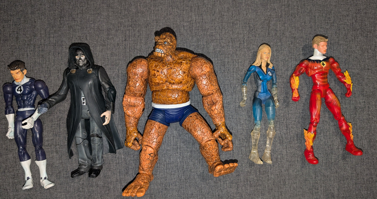 Fantastic Four Movie Figures Lot of 5 – Thing Mr Fantastic Invisible Woman Human Torch Doctor Doom (2004–2005 Toy Biz)