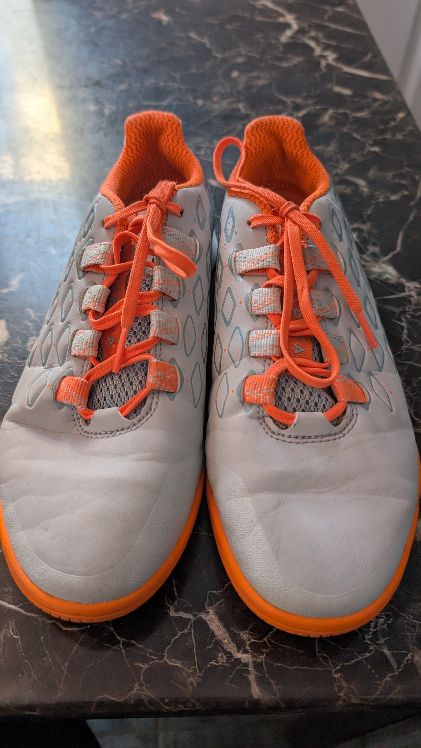 Decathlon Kipsta Indoor Soccer Shoes Futsal IC US 7 EU 40 Gray Orange