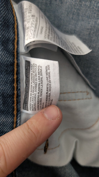 Levi’s 505 5-Pocket Blue Jeans Men’s 38x32 | Classic Fit | Distressed Leather Patch