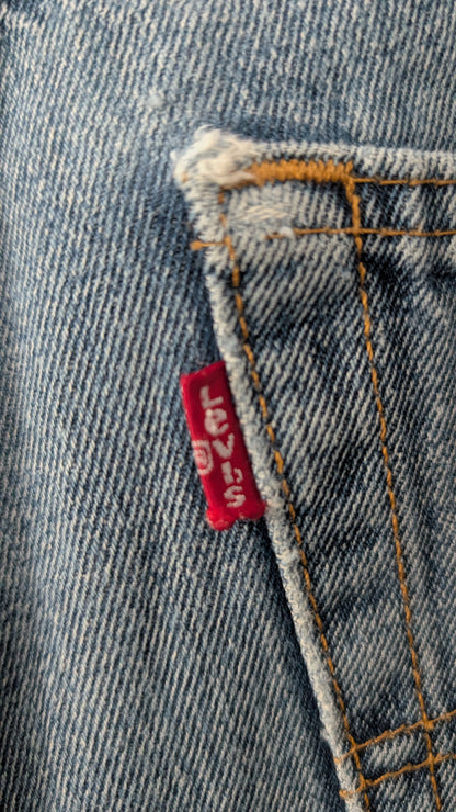 Levi’s 505 5-Pocket Blue Jeans Men’s 38x32 | Classic Fit | Distressed Leather Patch