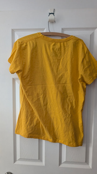 Black Queen Graphic T-Shirt – Women’s XL (TG) – Yellow/orange Cotton Tee