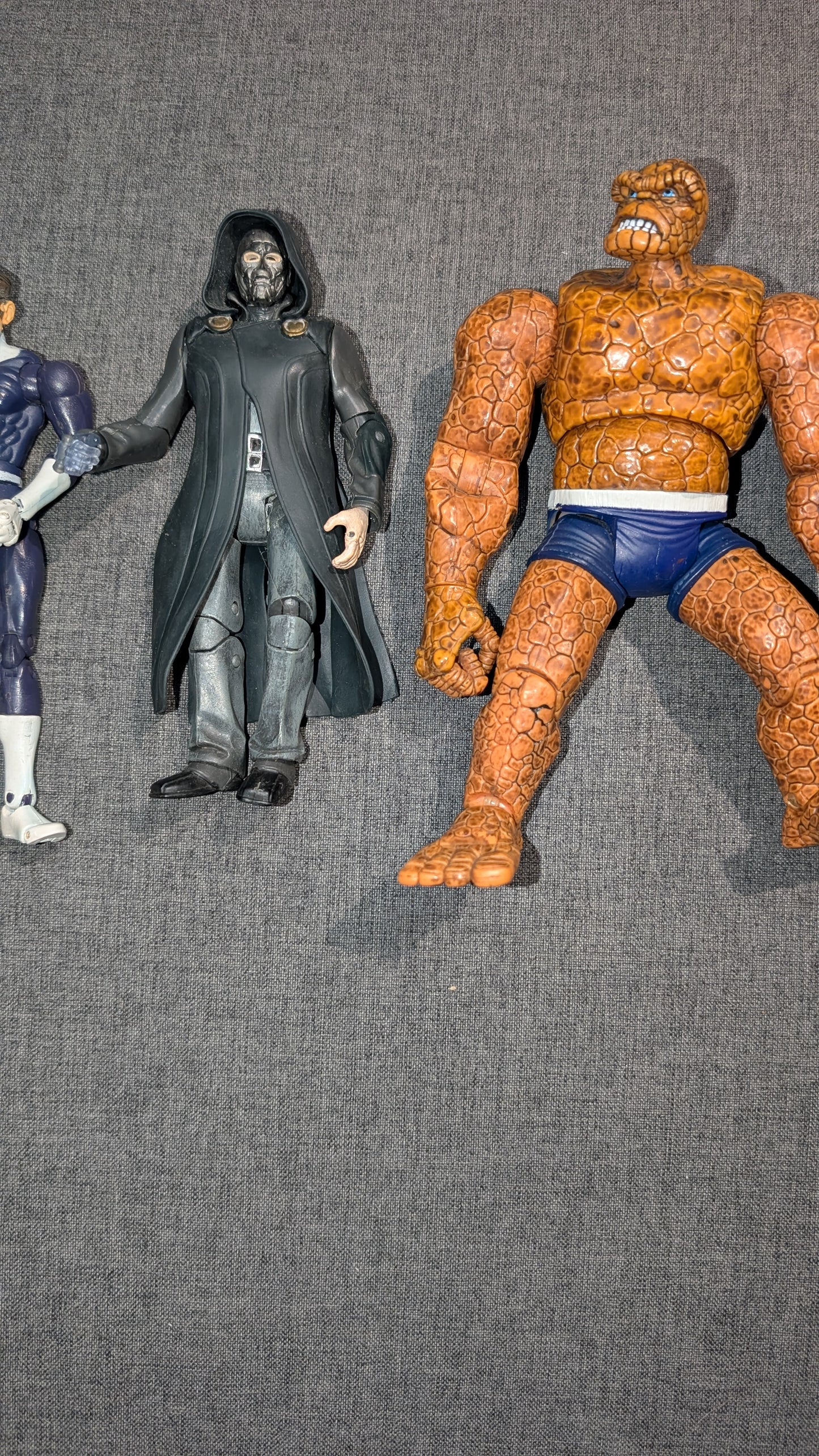 Fantastic Four Movie Figures Lot of 5 – Thing Mr Fantastic Invisible Woman Human Torch Doctor Doom (2004–2005 Toy Biz)
