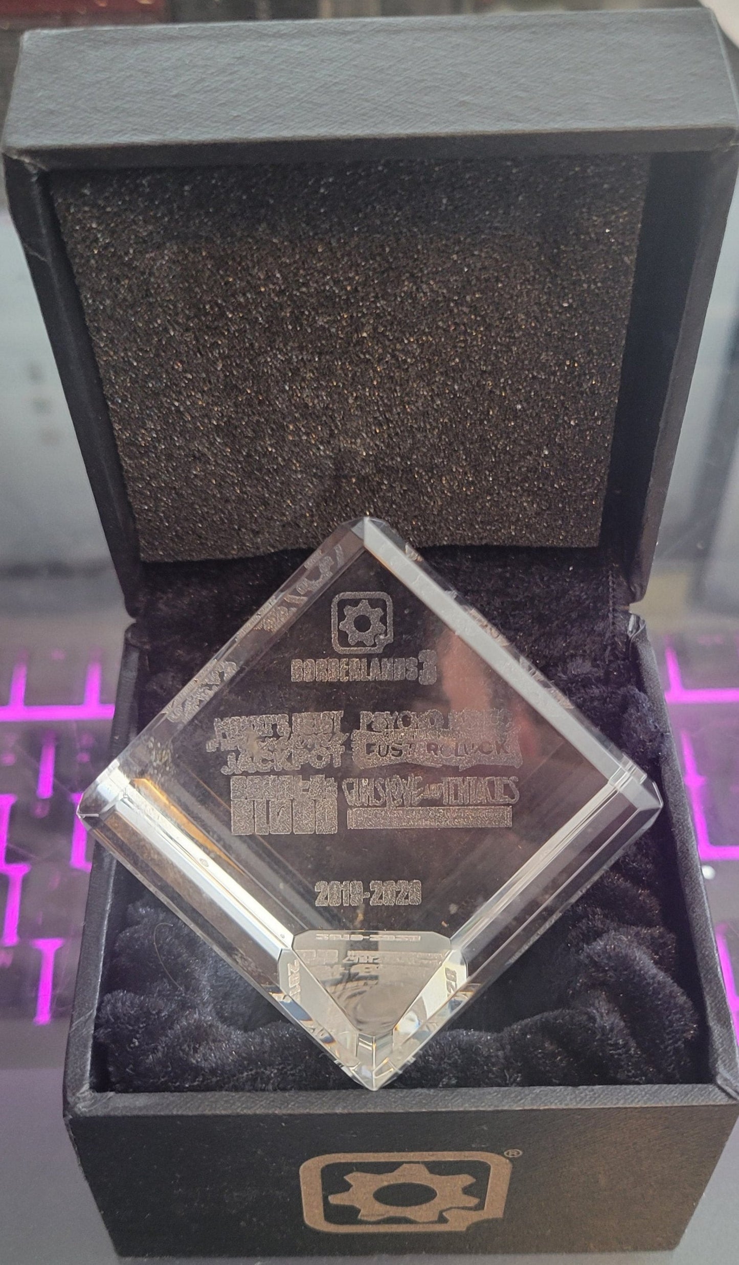 Ultra rare Crystal Cube awards Boderlands 3 Thank you gifts employees