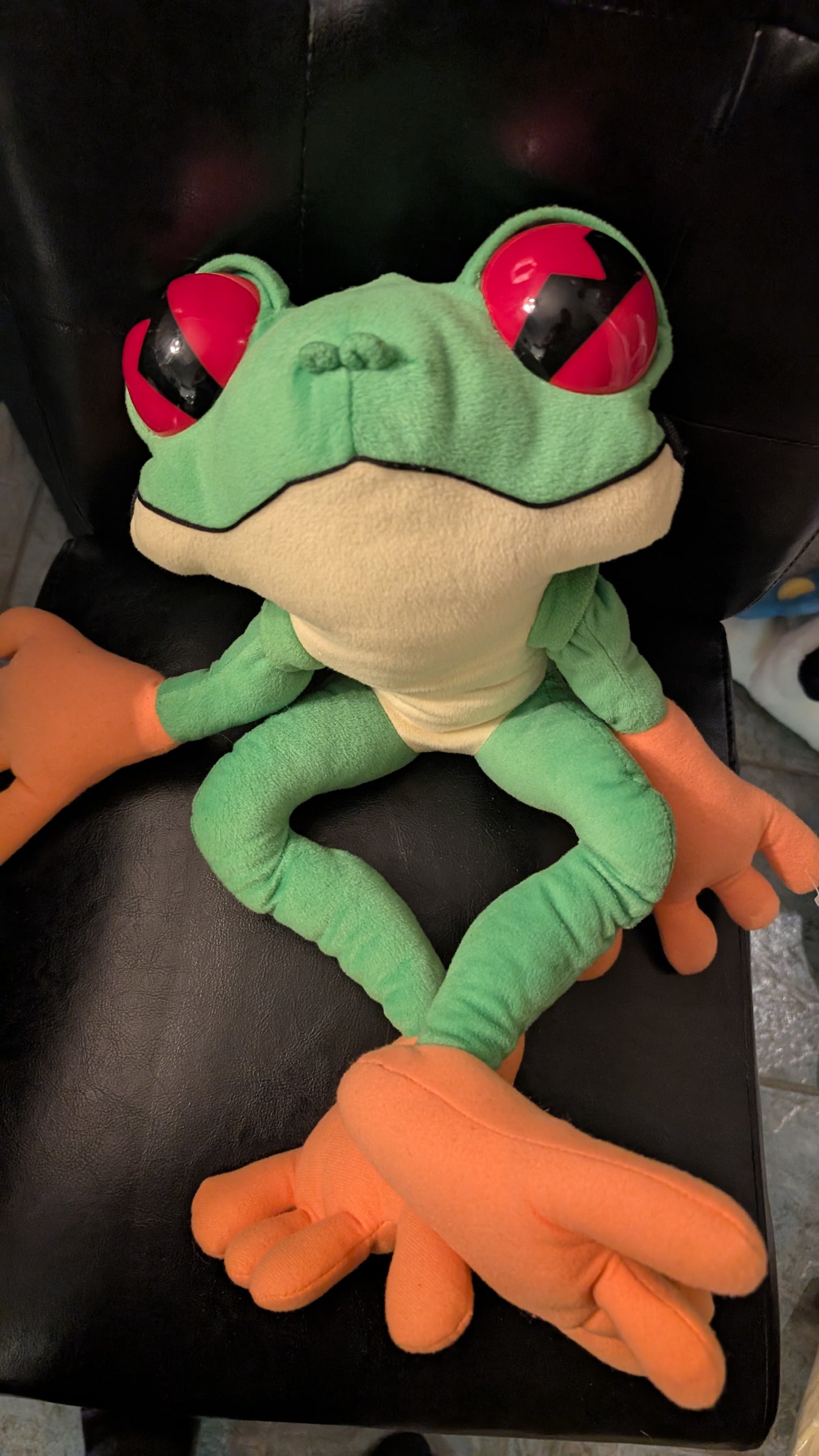 Rainforest Cafe Large 21 Inch Tree Frog Plush  Stuffed Animal