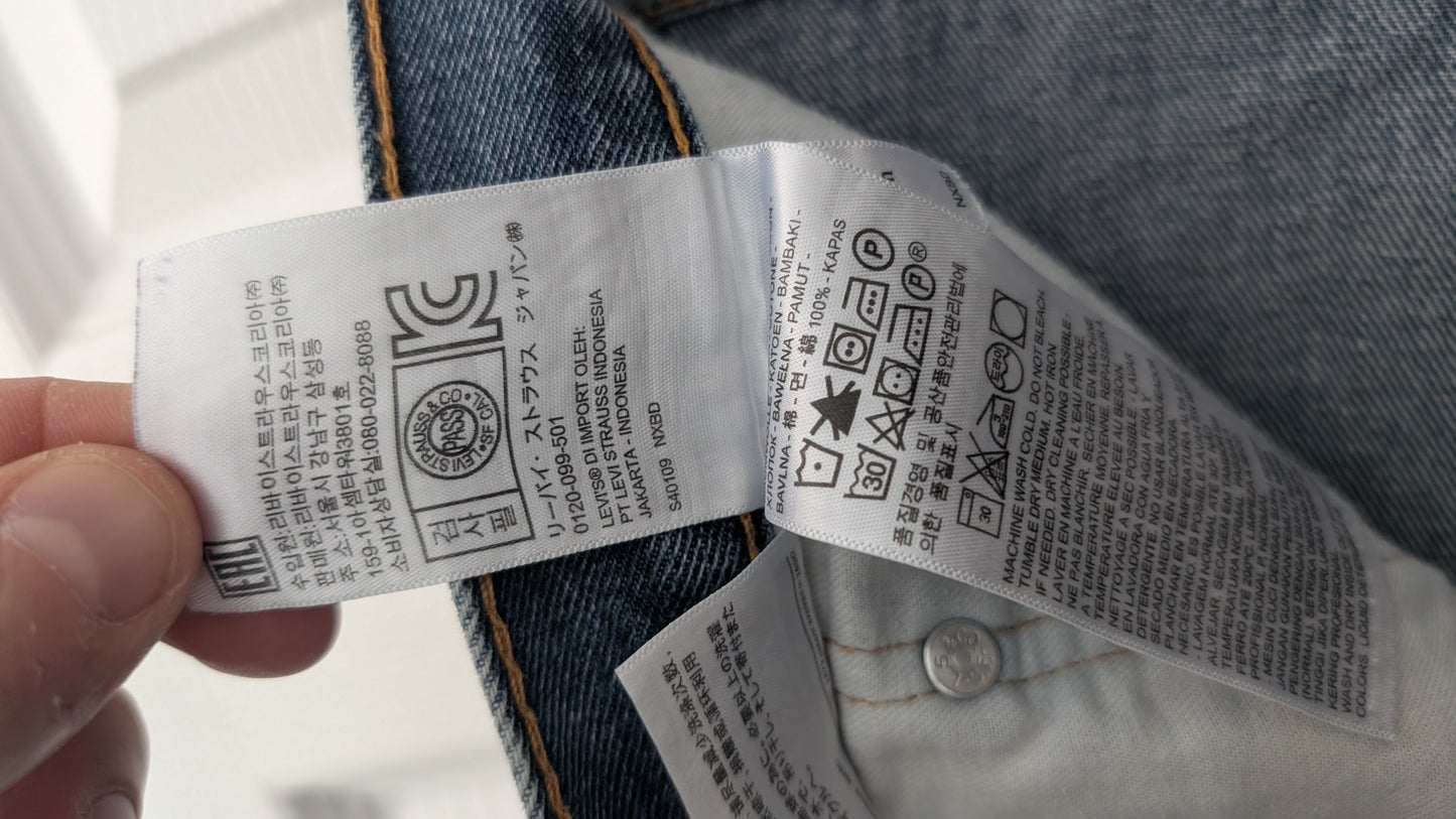 Levi’s 505 5-Pocket Blue Jeans Men’s 38x32 | Classic Fit | Distressed Leather Patch