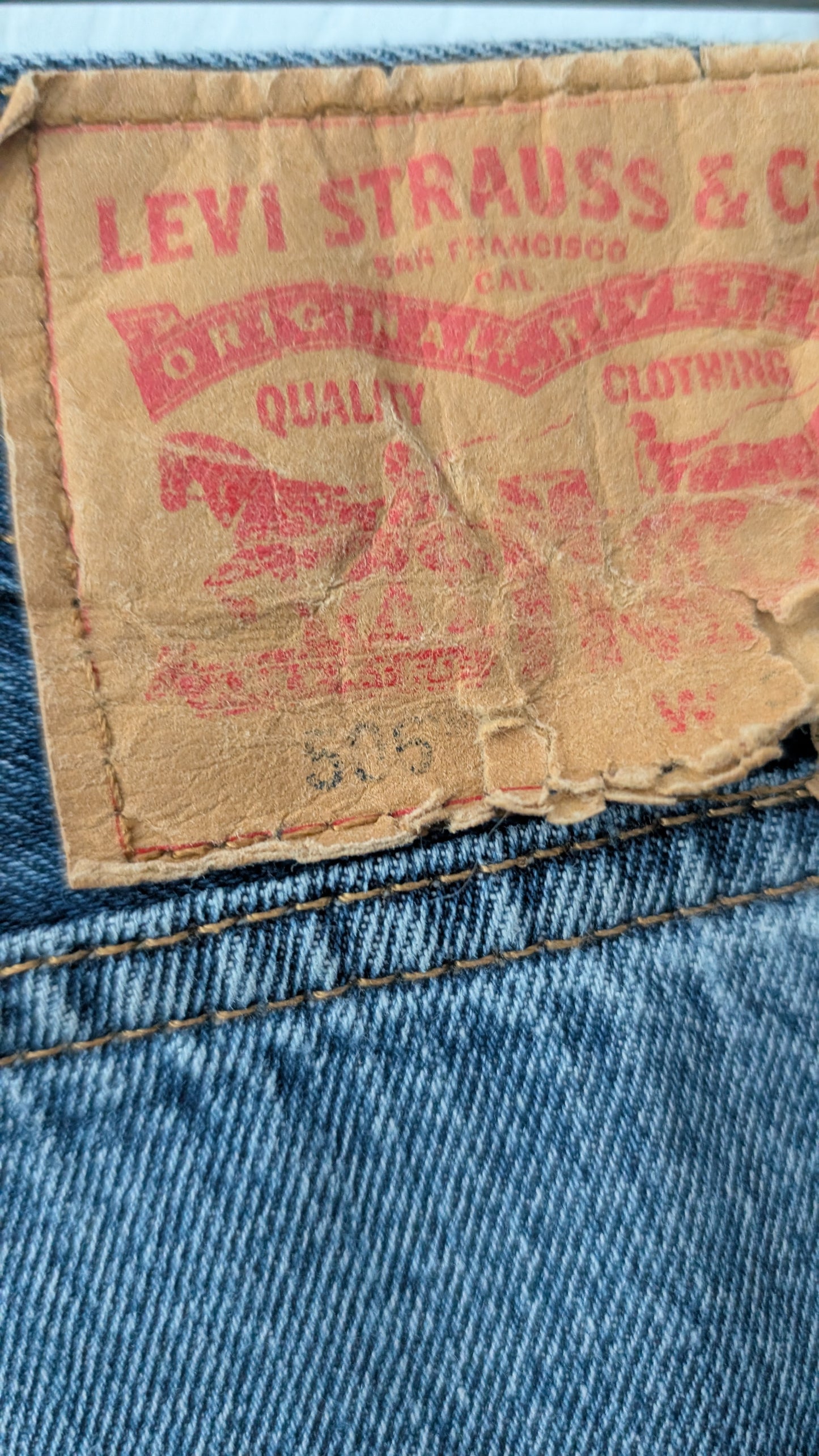 Levi’s 505 5-Pocket Blue Jeans Men’s 38x32 | Classic Fit | Distressed Leather Patch