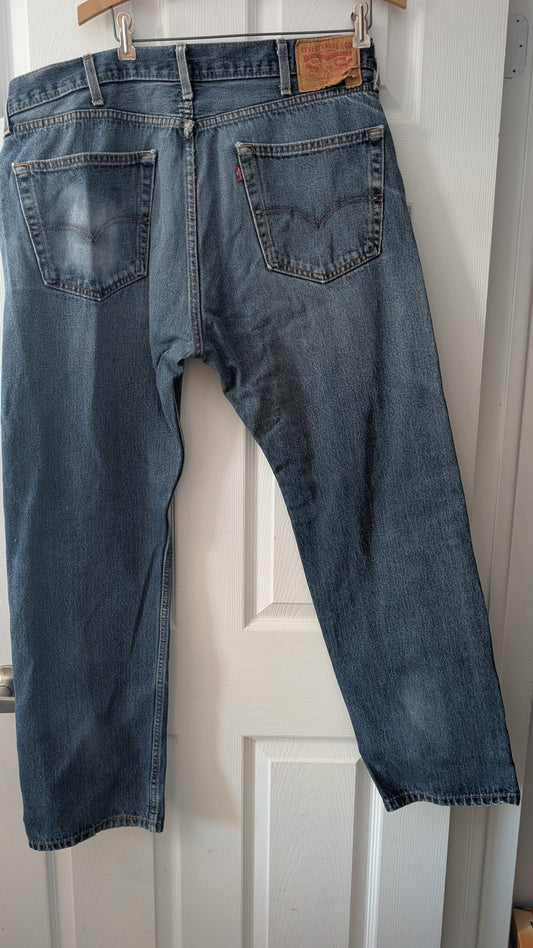 Levi’s 505 5-Pocket Blue Jeans Men’s 38x32 | Classic Fit | Distressed Leather Patch