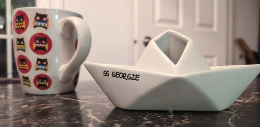 SS Georgie Porcelain Boat Pen Holder – IT Pennywise Horror Desk Decor Halloween