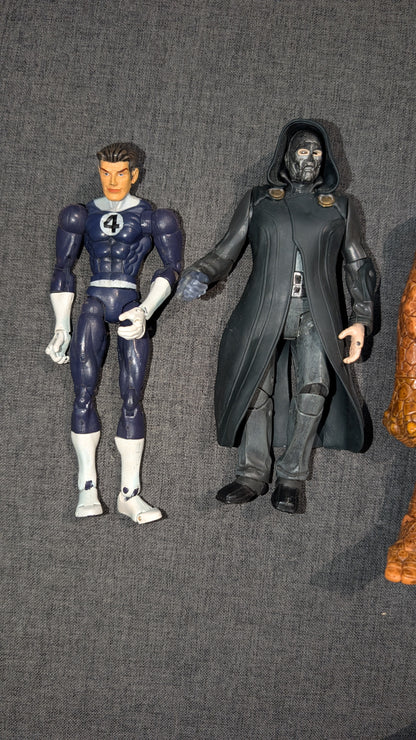 Fantastic Four Movie Figures Lot of 5 – Thing Mr Fantastic Invisible Woman Human Torch Doctor Doom (2004–2005 Toy Biz)