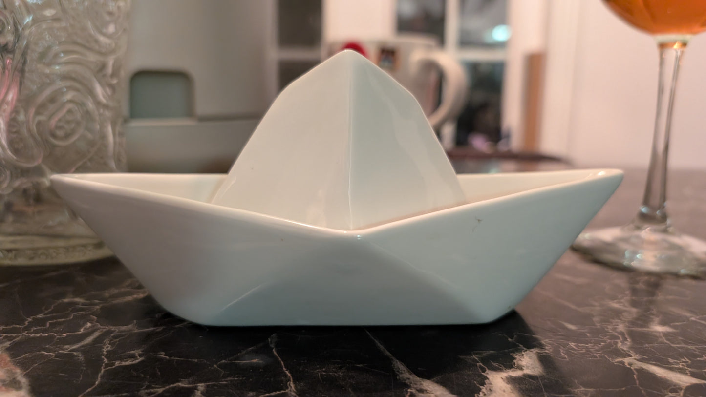 SS Georgie Porcelain Boat Pen Holder – IT Pennywise Horror Desk Decor Halloween