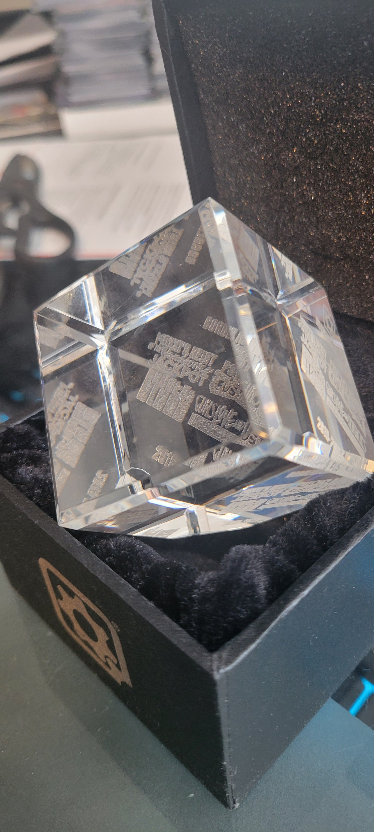 Ultra rare Crystal Cube awards Boderlands 3 Thank you gifts employees