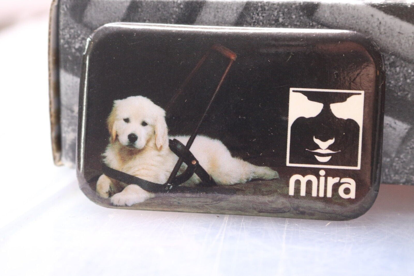 Vintage Macaron Pinback Québec Buttom Mira Golden Retriever Aveugles Cute Dog