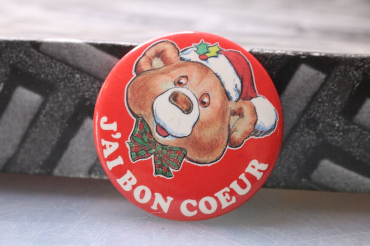 Vintage Macaron Pinback Québec Buttom Christmas Noël Teddy Bear J'Ai Bon Coeur