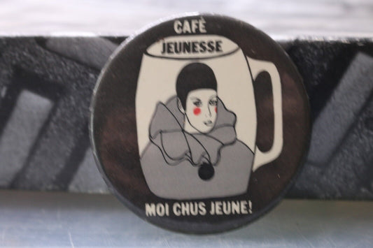 Vintage Macaron Pinback Québec Café Jeunesse Harlequin Moi Chus Jeune!