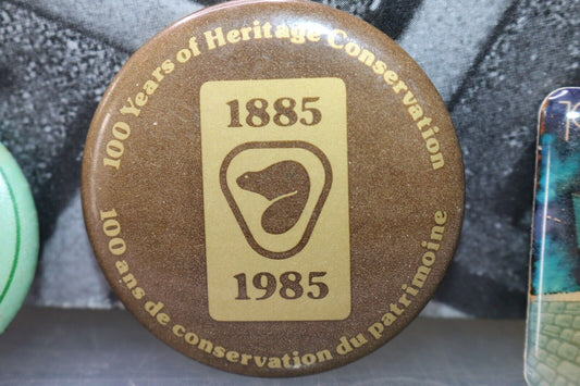 Vintage Macaron Pinback Québec 100 Years Heritage Conversation 1885-1985 Buttom
