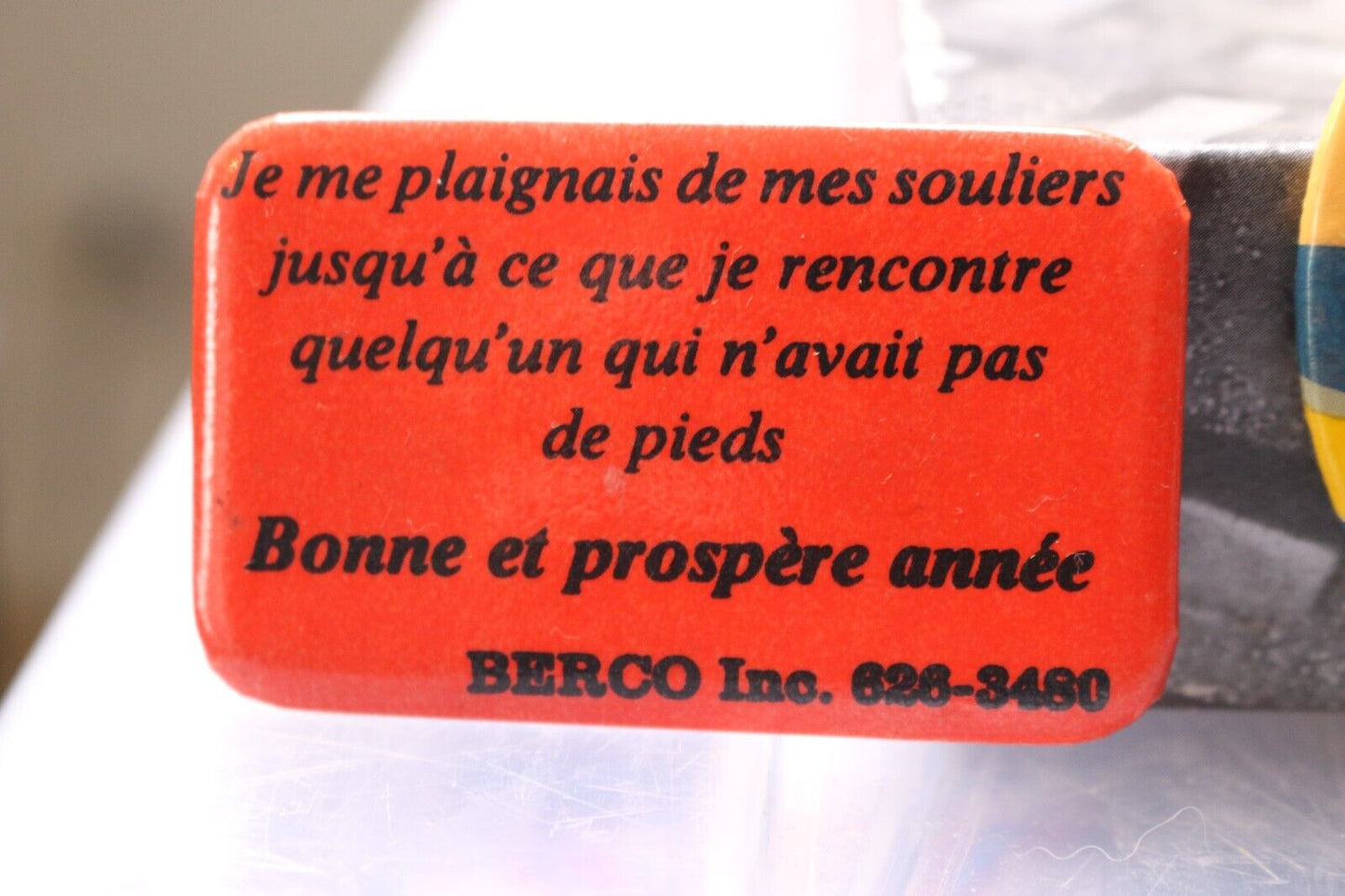 Vintage Macaron Pinback Québec Citation Pour Handicapé Et Plaignants Pieds