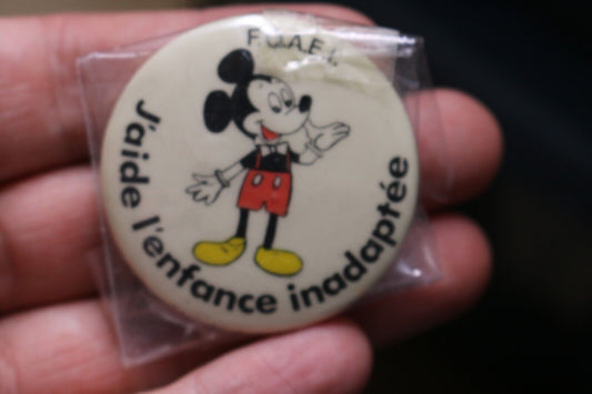 J'Aide L'Enfance Inadaptée F.Q.A.E.I. Mickey Mouse Pin Macaron Québec Vintage Qc