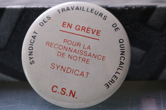 Vintage Macaron Pinback Québec Syndicat Travailleurs En Grève C.S.N. Rare