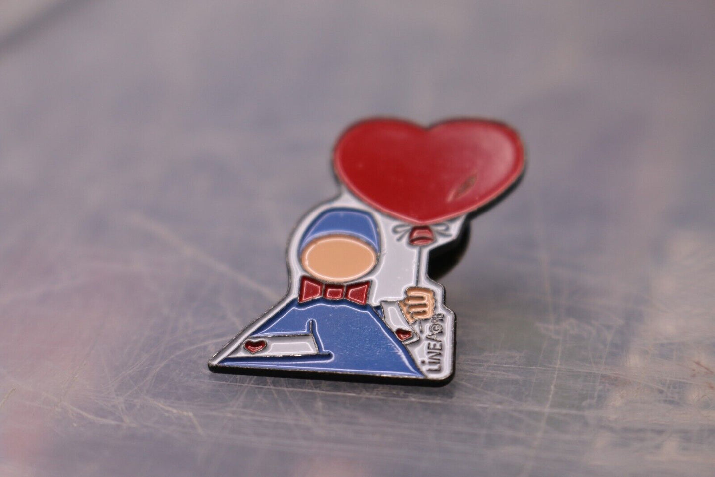 Small Pin Collectible Linea 1998 98 Pins Vintage Rare Cute Cartoon Vtg Heart Boy