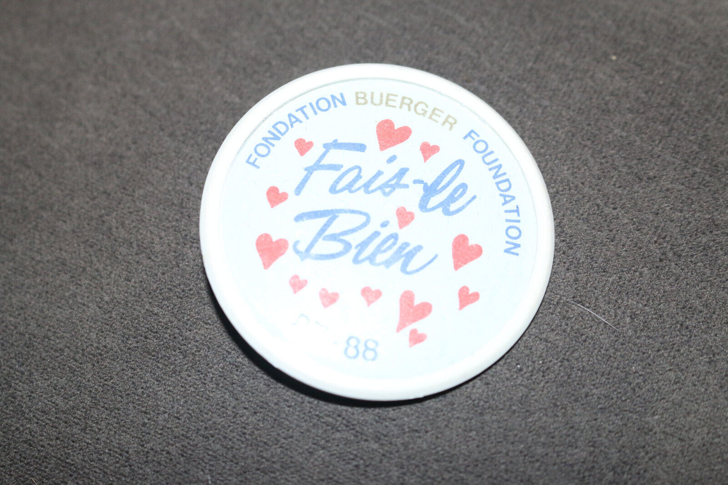 Fondation Buerger Foundation Fais-Le Bien 1988 Pinback Macaron Vintage Canada